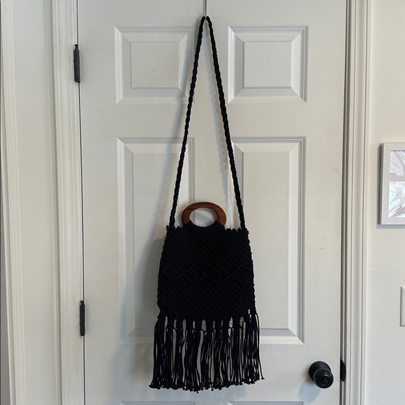 NWOT Danielle Nicole Macrame Crossbody Fringe Wood Handle Bag in Black - Picture 8 of 11